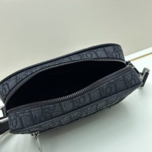 【AT11169】ディオール(Dior) ブラックシリーズ メンズショルダーバッグ 贅沢な都会の紳士品味をアピール | Dior Paris