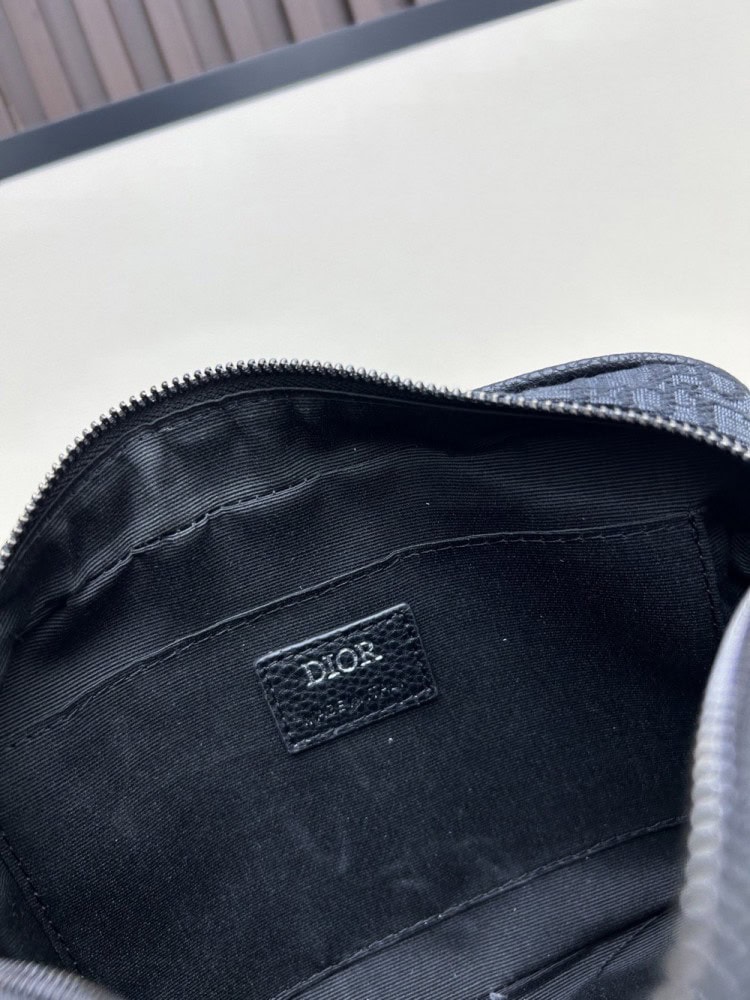 【AT11169】ディオール(Dior) ブラックシリーズ メンズショルダーバッグ 贅沢な都会の紳士品味をアピール | Dior Paris