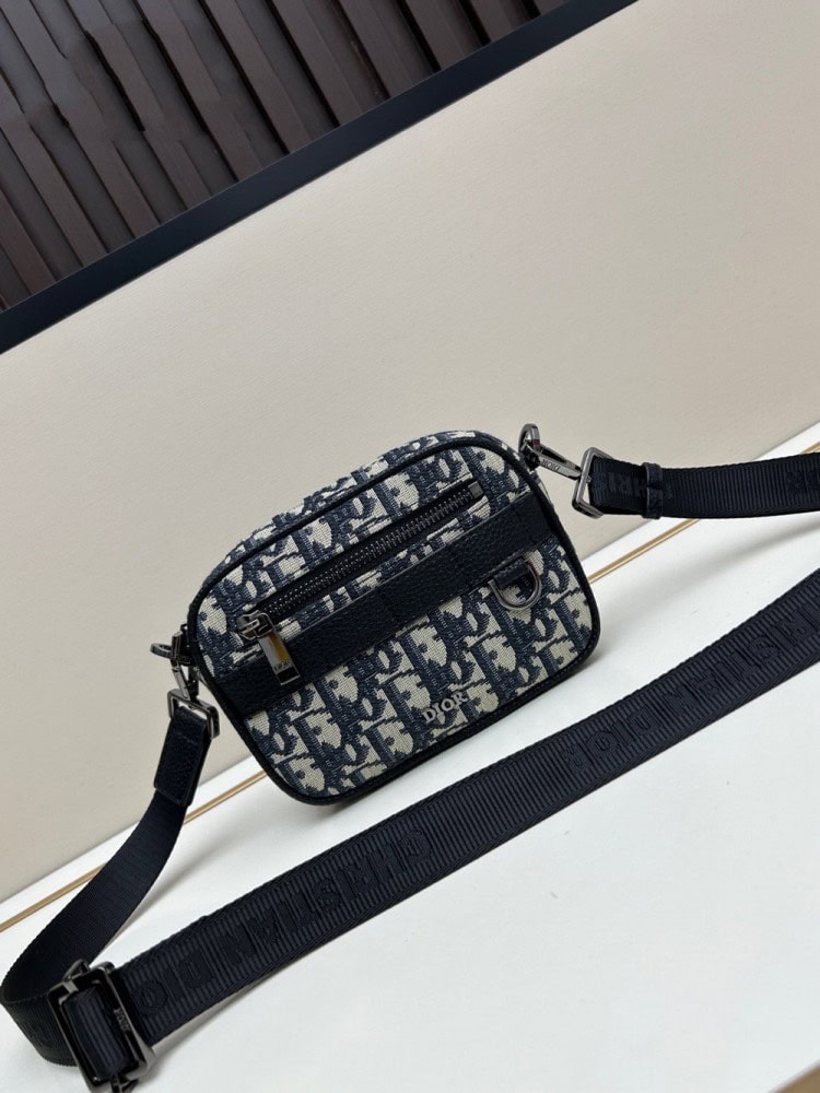 【AT11175】Dior クラシックなサフアリメッセンジャーバッグ - Obliqueプリントとブラックグレインレザー | Christian Dior