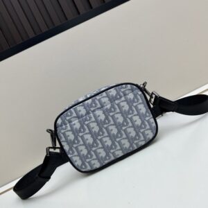 【AT11176】ディオール Dior メンズクロスボディバッグ 高級で贅沢な都市ファッション グレーのOblique刺繍生地 ミニサイズのSafariメッセンジャーバッグ | Dior
