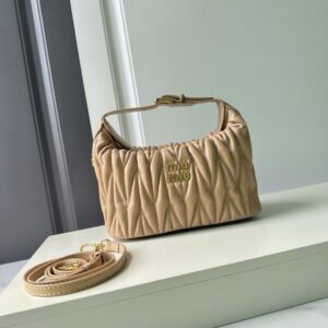 【AT11281】adelicaシリーズ：アプリコット色のプリーツトートバッグ | Miu Miu