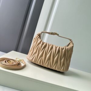 【AT11281】adelicaシリーズ：アプリコット色のプリーツトートバッグ | Miu Miu