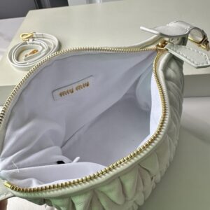 【AT11282】Miu Miu プリーツ加工レザーハンドバッグ 新鮮なエレガントさを体現する柔らかな羊革製女性用バッグ | Miu Miu