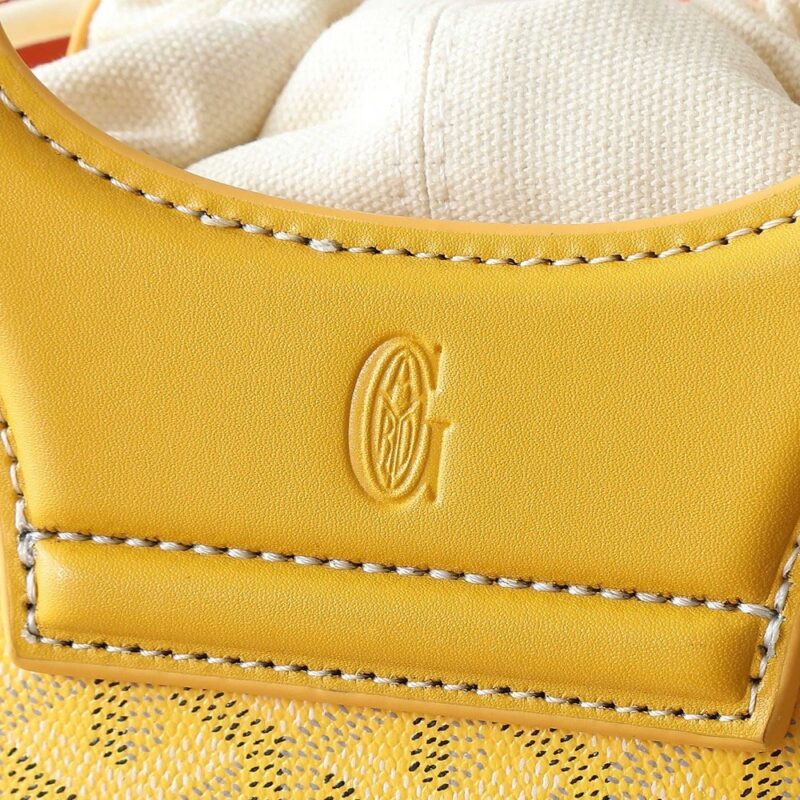 【AT11285】Goyard（ゴヤール）のBeluga（ブルーガ）ミニバッグ - 豪華な黄色革と精巧な刺繍、エレガントな装いに最適 | Goyard