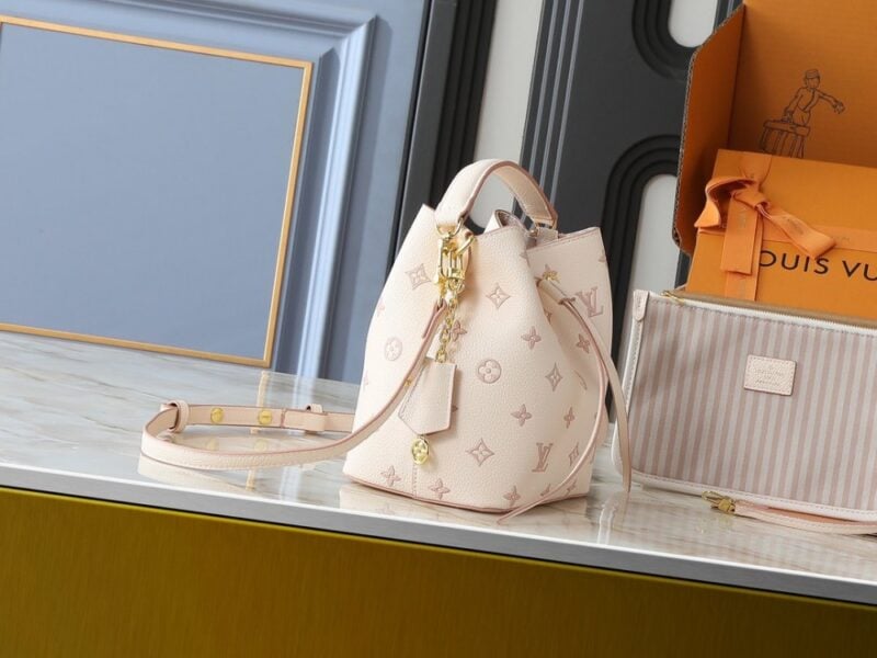 【AT11306】ルイ・ヴィトン NéoNoé モノグラムエンボスレザー ハンドバッグ | Louis Vuitton Malletier