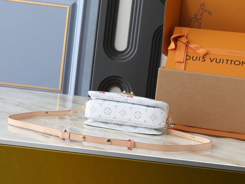【AT11309】ルイ・ヴィトンのチェリーコレクションハンドバッグ - 芸術とファッションの完璧な融合 | Louis Vuitton