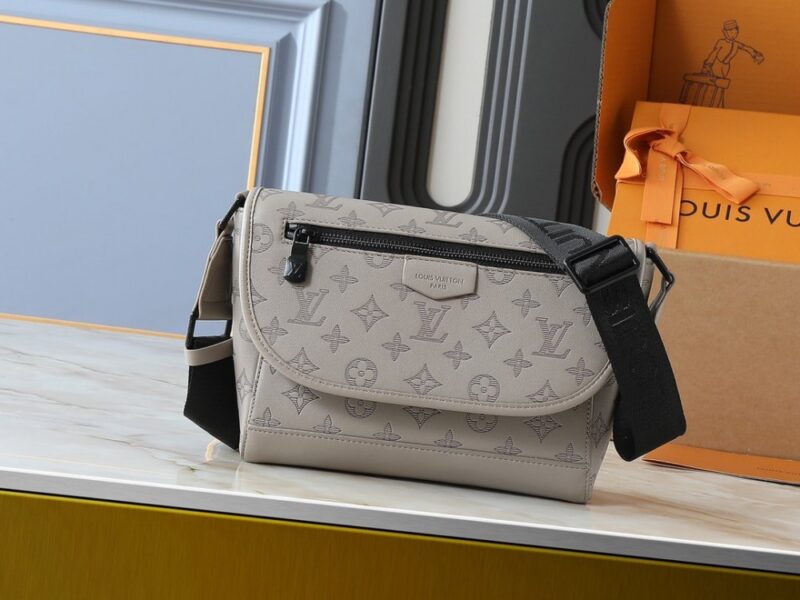 【AT11312】ルイ・ヴィトンのモノグラム・エクリプスメッセンジャーバッグ - シンプルで贅沢なエレガンス | Louis Vuitton
