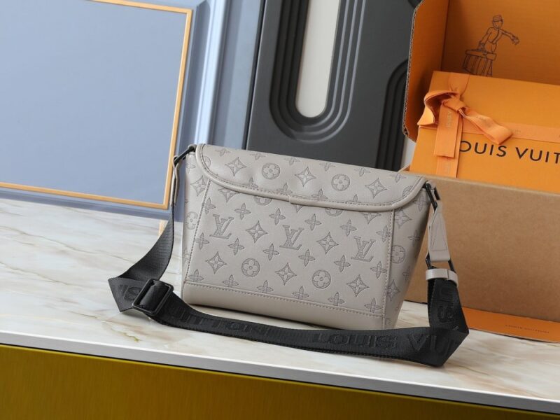 【AT11312】ルイ・ヴィトンのモノグラム・エクリプスメッセンジャーバッグ - シンプルで贅沢なエレガンス | Louis Vuitton