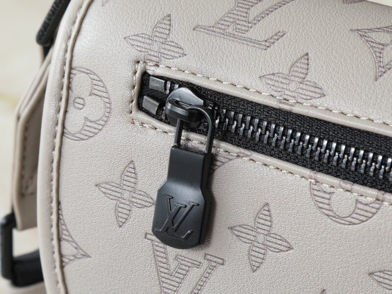 【AT11312】ルイ・ヴィトンのモノグラム・エクリプスメッセンジャーバッグ - シンプルで贅沢なエレガンス | Louis Vuitton