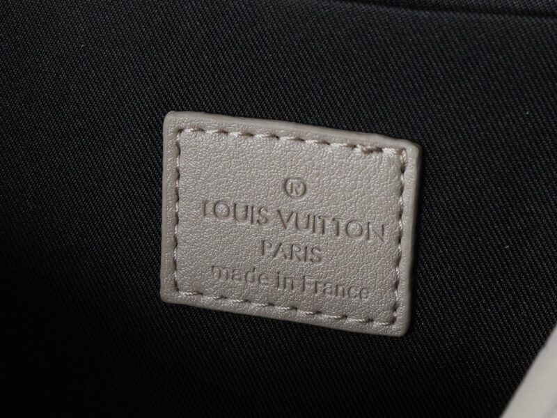 【AT11312】ルイ・ヴィトンのモノグラム・エクリプスメッセンジャーバッグ - シンプルで贅沢なエレガンス | Louis Vuitton