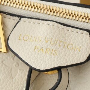 【AT11316】ルイ・ヴィトンのエンボスレザースポーツバッグ、都会のラグジュアリースタイルを演出 | LV
