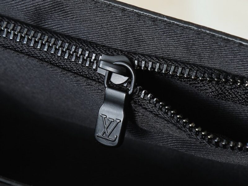 【AT11329】高級ブランドLouis Vuitton（ルイ・ヴィトン）風デザインのミニハンドバッグ - 豪華なTaurillonレザー素材とエンボスディテールを備えた洗練されたクラフトマンシップ | Louis Vuitton Malletier
