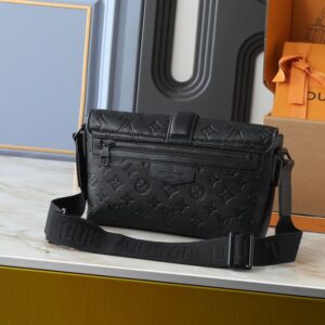 【AT11330】ヴィトンデザイナーの高級郵便袋、Taurillonレザー製、ユニークなSロック付き | Louis Vuitton Paris