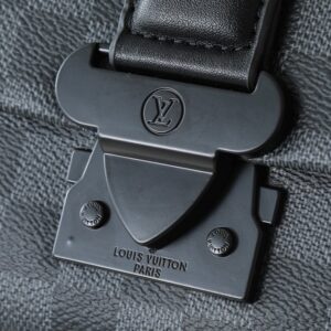 【AT11331】ルイ・ヴィトン（Louis Vuitton）のS-Cape郵便バッグ - モノグラム Taurillonレザーを使用した都会派エリート向けのオシャレなショルダーバッグ | Louis Vuitton Paris