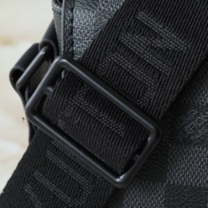 【AT11331】ルイ・ヴィトン（Louis Vuitton）のS-Cape郵便バッグ - モノグラム Taurillonレザーを使用した都会派エリート向けのオシャレなショルダーバッグ | Louis Vuitton Paris