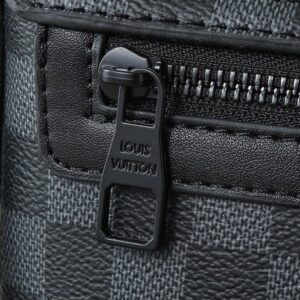 【AT11331】ルイ・ヴィトン（Louis Vuitton）のS-Cape郵便バッグ - モノグラム Taurillonレザーを使用した都会派エリート向けのオシャレなショルダーバッグ | Louis Vuitton Paris