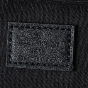 【AT11331】ルイ・ヴィトン（Louis Vuitton）のS-Cape郵便バッグ - モノグラム Taurillonレザーを使用した都会派エリート向けのオシャレなショルダーバッグ | Louis Vuitton Paris