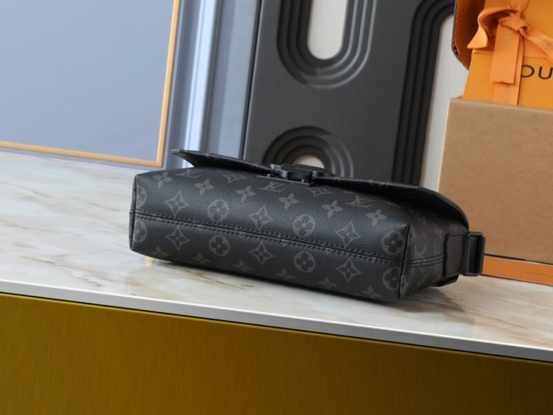 【AT11333】ルイ・ヴィトン Monogramブラックエンボス郵便バッグ - 贈り物に最適 | Louis Vuitton Paris