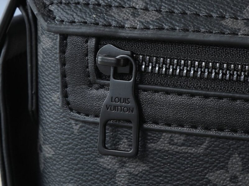 【AT11333】ルイ・ヴィトン Monogramブラックエンボス郵便バッグ - 贈り物に最適 | Louis Vuitton Paris