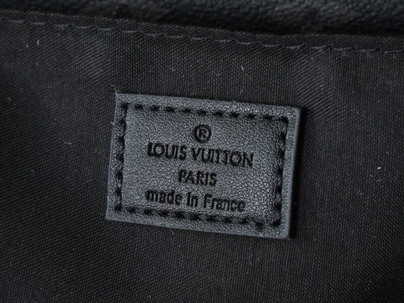 【AT11333】ルイ・ヴィトン Monogramブラックエンボス郵便バッグ - 贈り物に最適 | Louis Vuitton Paris