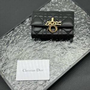 【AT11336】ディオールのクリムゾンカーフスキン折り畳み財布 - ゴージャスな女性用アクセサリー | Christian Dior