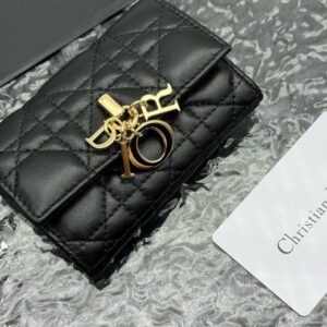 【AT11336】ディオールのクリムゾンカーフスキン折り畳み財布 - ゴージャスな女性用アクセサリー | Christian Dior