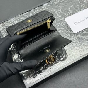 【AT11336】ディオールのクリムゾンカーフスキン折り畳み財布 - ゴージャスな女性用アクセサリー | Christian Dior