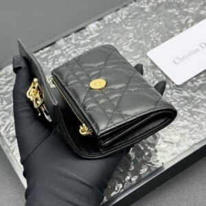 【AT11336】ディオールのクリムゾンカーフスキン折り畳み財布 - ゴージャスな女性用アクセサリー | Christian Dior