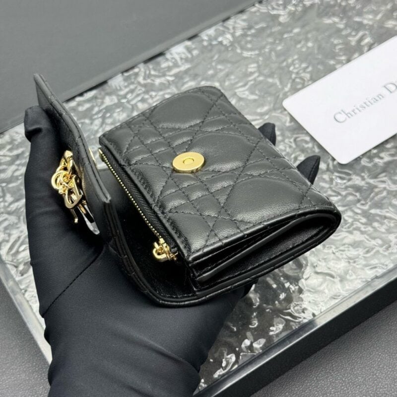 【AT11336】ディオールのクリムゾンカーフスキン折り畳み財布 - ゴージャスな女性用アクセサリー | Christian Dior