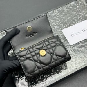 【AT11336】ディオールのクリムゾンカーフスキン折り畳み財布 - ゴージャスな女性用アクセサリー | Christian Dior