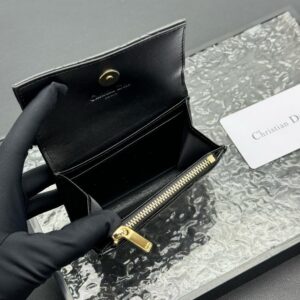 【AT11336】ディオールのクリムゾンカーフスキン折り畳み財布 - ゴージャスな女性用アクセサリー | Christian Dior