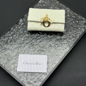 【AT11337】ディオールのエレガントな高級ラムスキンレザー財布 | Christian Dior