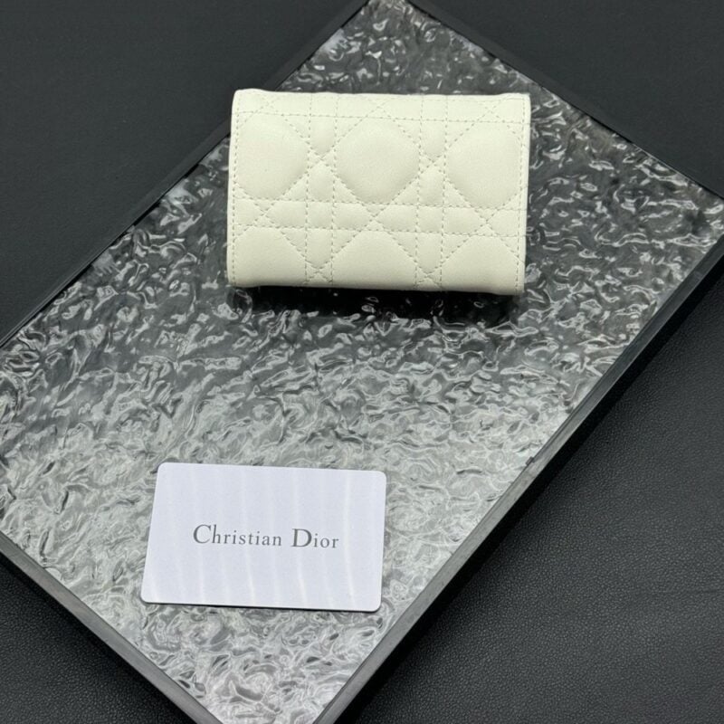 【AT11337】ディオールのエレガントな高級ラムスキンレザー財布 | Christian Dior