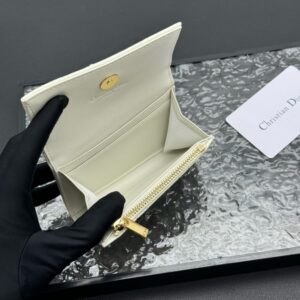 【AT11337】ディオールのエレガントな高級ラムスキンレザー財布 | Christian Dior