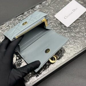 【AT11338】Dior（ディオール）の高級女性用財布 - エレガントなフランスデザインと豪華なアクセサリー | Dior