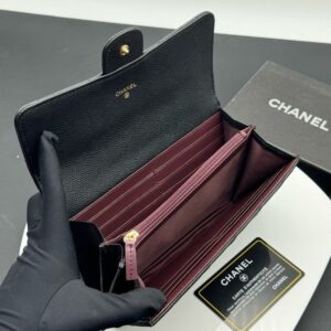 【AT11344】シャネルのゴールドカラー子牛革財布 - 豪華なデザインと機能性 | Chanel Paris
