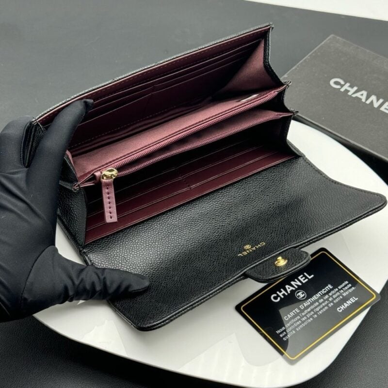 【AT11344】シャネルのゴールドカラー子牛革財布 - 豪華なデザインと機能性 | Chanel Paris