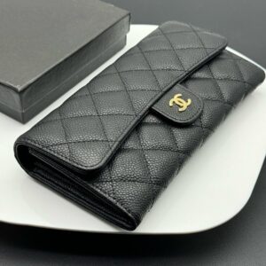 【AT11344】シャネルのゴールドカラー子牛革財布 - 豪華なデザインと機能性 | Chanel Paris