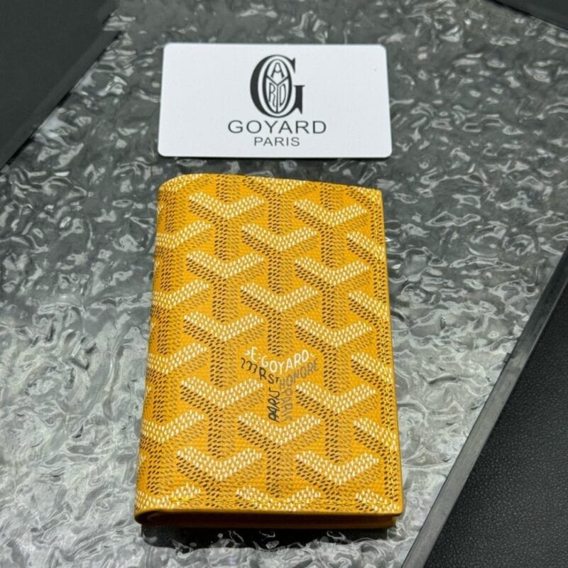 【AT11351】GoyardのクラシックなSaint Pierreカードケース、洗練された黄色幾何学模様、高級ラグジュアリーアクセサリー | Maison Goyard