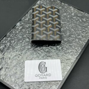 【AT11355】高級ラグジュアリーブランドGoyardからのSaint PierreシリーズのコンパクトなLEATHER財布 | Maison Goyard