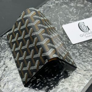 【AT11355】高級ラグジュアリーブランドGoyardからのSaint PierreシリーズのコンパクトなLEATHER財布 | Maison Goyard