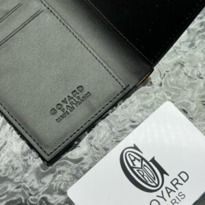 【AT11355】高級ラグジュアリーブランドGoyardからのSaint PierreシリーズのコンパクトなLEATHER財布 | Maison Goyard