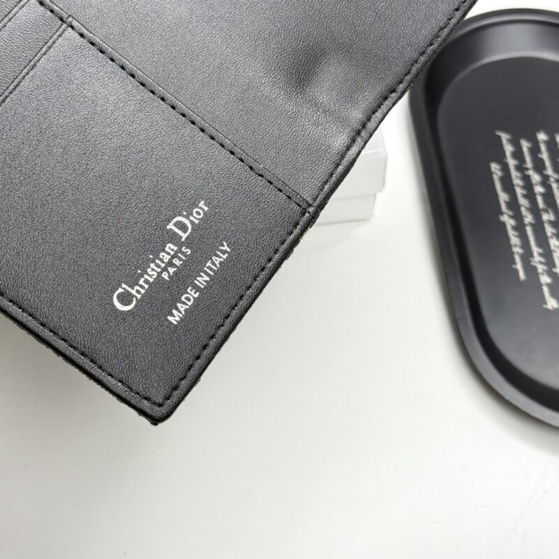 【AT11358】Dior（ディオール）Oblique柄パスポートケース - 最高の贅沢と洗練された美学 | Dior Paris