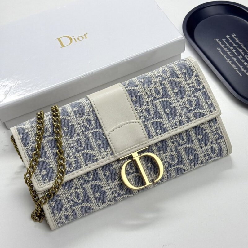 【AT11362】Dior ディオール 高級牛革 クラシック ウォレット ブルーグレーとミルクホワイト エレガントな贅沢カラー | Christian Dior