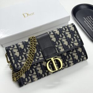 【AT11363】ディオールのエレガントな刺繍入り財布 - 優雅なデザインと高級感を持つ | Christian Dior