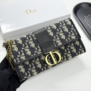 【AT11363】ディオールのエレガントな刺繍入り財布 - 優雅なデザインと高級感を持つ | Christian Dior
