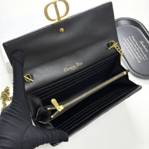 【AT11363】ディオールのエレガントな刺繍入り財布 - 優雅なデザインと高級感を持つ | Christian Dior