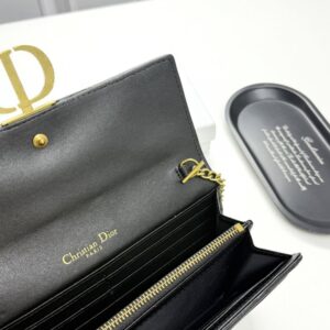 【AT11363】ディオールのエレガントな刺繍入り財布 - 優雅なデザインと高級感を持つ | Christian Dior