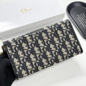 【AT11363】ディオールのエレガントな刺繍入り財布 - 優雅なデザインと高級感を持つ | Christian Dior