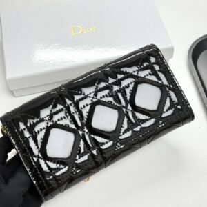 【AT11366】ディオール クラシックウォレット - ハイエンドなエナメルカウレザー製の豪華な財布 | Christian Dior